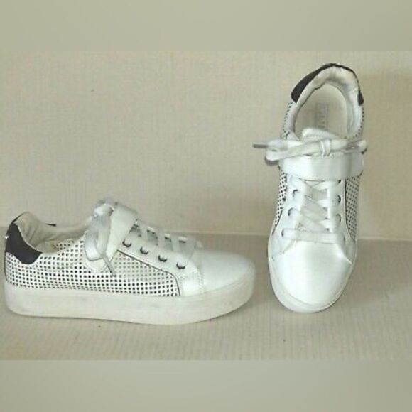 NEW Guess Darina white sneakers athletic shoes size 7M - Picture 1 of 6